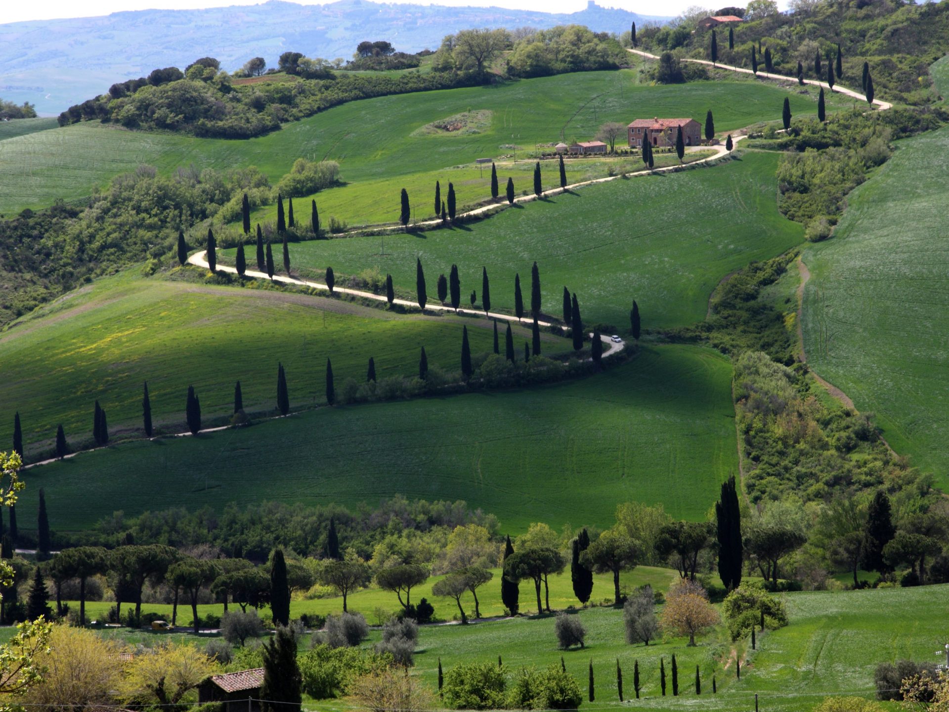 val d'orcia italy - best places to visit in tuscany