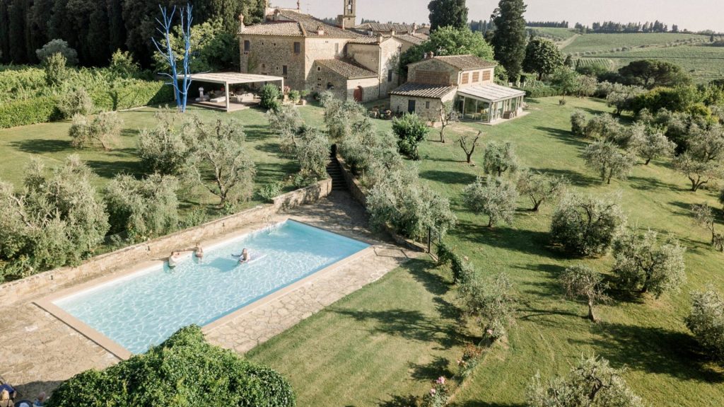 Villa Castellare De Sernigi pool drone shot